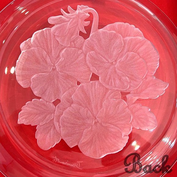 Hoya Japan Artist Signed Crystal 8" Plate Etched Pansies Flowers! - Picture 4 of 10